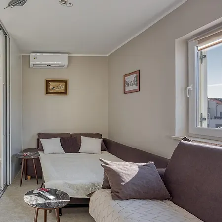Apartment Burle With Balcony Medulin